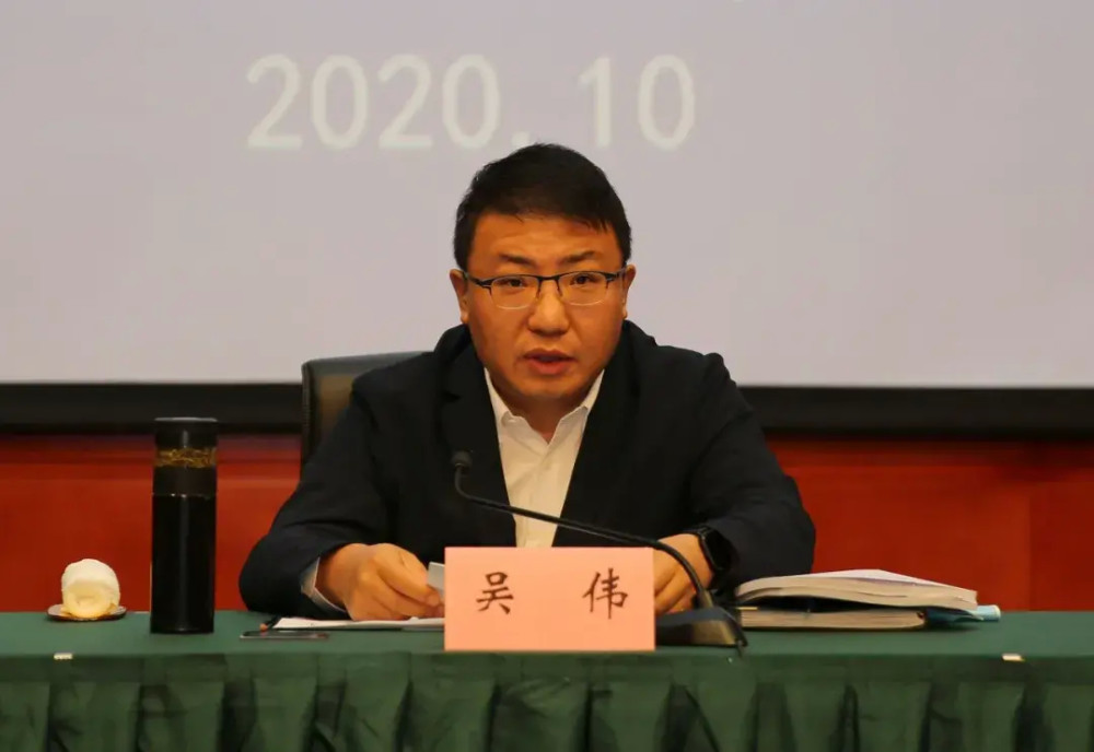 省政府副秘书长向弟海主持会议及论坛,省脱贫攻坚教育扶贫领导组办公