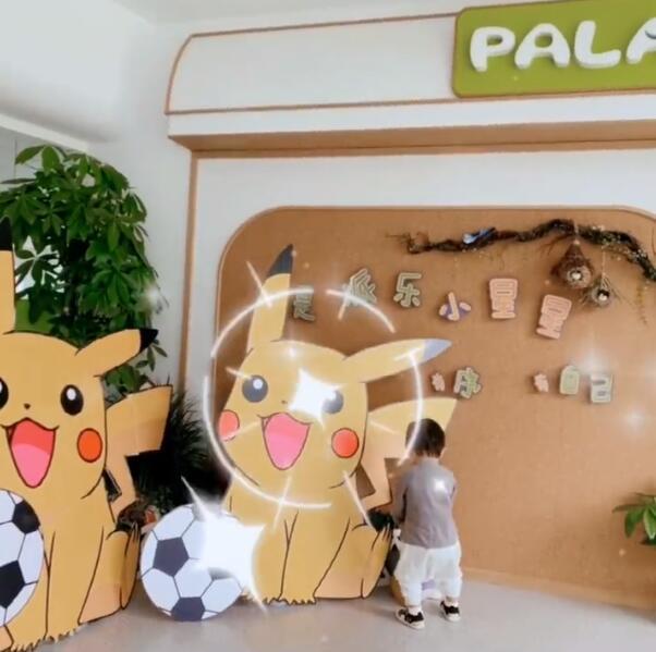 张纪中|张纪中娇妻把一岁半儿子送幼儿园，寄宿在校，在家为老公酿桂花酒