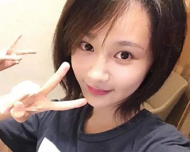 杨紫|杨紫发文：只能说长发跟我无缘叭，看完配图，感觉杨紫真说对了