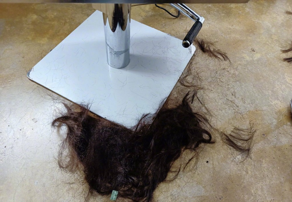 杨紫|杨紫发文：只能说长发跟我无缘叭，看完配图，感觉杨紫真说对了