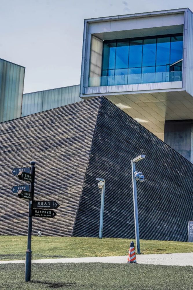 又或是穿过充满文艺气息的长江路 在 国立美术陈列馆感受民国风情