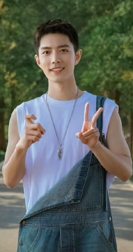 余生请多指教|肖战农历生日来临，待播剧《余生请多指教》登上了热度榜冠军！