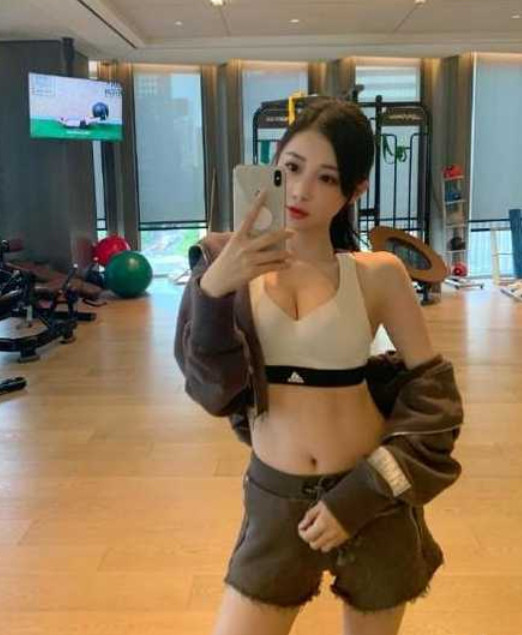 王思聪|王思聪再遭打脸？Amy现身为天王嫂正名，称网友因嫉妒而污蔑