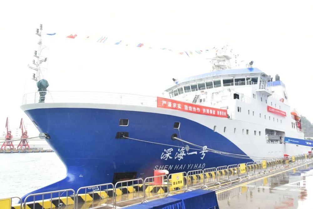 深大附中|深大附中“精灵之羽”合唱团放歌中国海博会