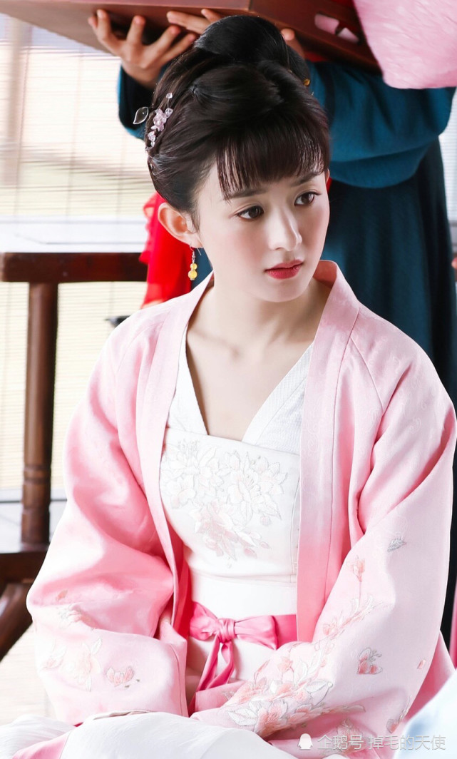 赵丽颖《幸福到万家》路透生图放出,肤质暗淡很显老,骨瘦嶙峋到脱相