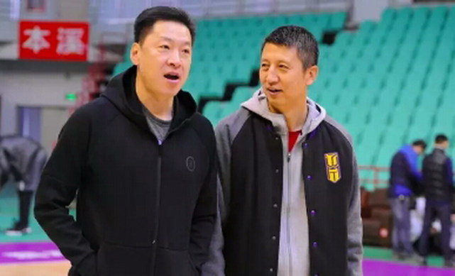 郭士强执教cba广州男篮首秀展示低能被李春江疯狂打脸44分惨败广厦