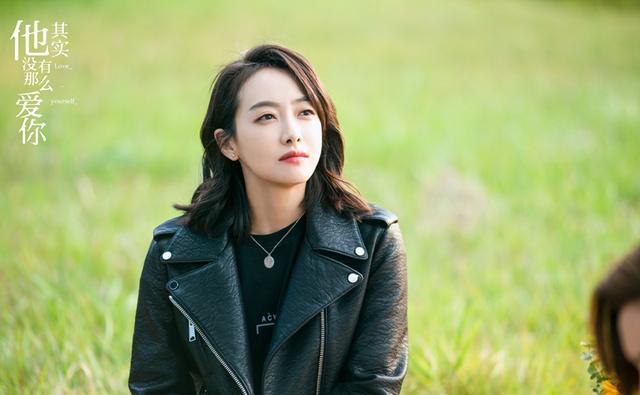 金鹰女神|宋茜断层出道惹争议，金鹰女神不靠作品靠打投，一届更比一届水