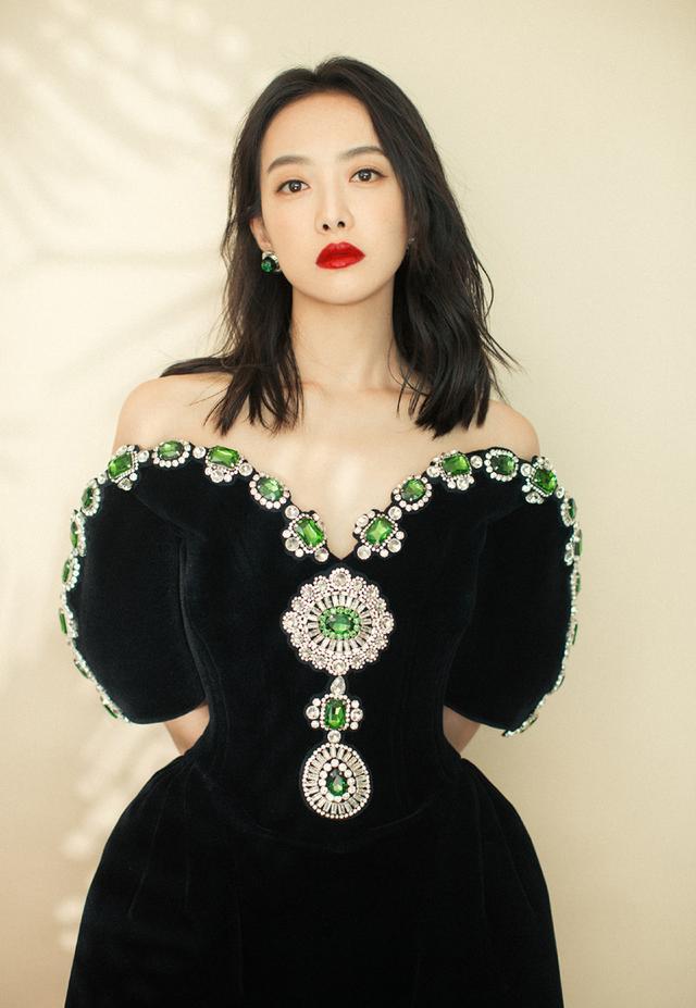 金鹰女神|宋茜断层出道惹争议，金鹰女神不靠作品靠打投，一届更比一届水