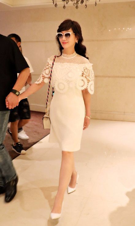 赵雅芝晒聚会照,不修图依然优雅漂亮,她才是真名媛贵妇的模样!