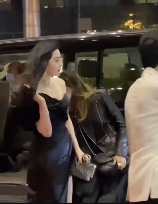 范冰冰|范冰冰压轴走红毯，遇刮风天气，秀发飞扬被赞绝美