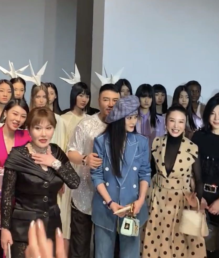 范冰冰|范冰冰压轴走红毯，遇刮风天气，秀发飞扬被赞绝美