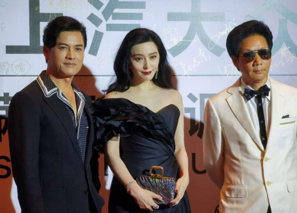 范冰冰|逃税事件两年后，范冰冰正式首次亮相娱乐活动，大红唇超抢镜