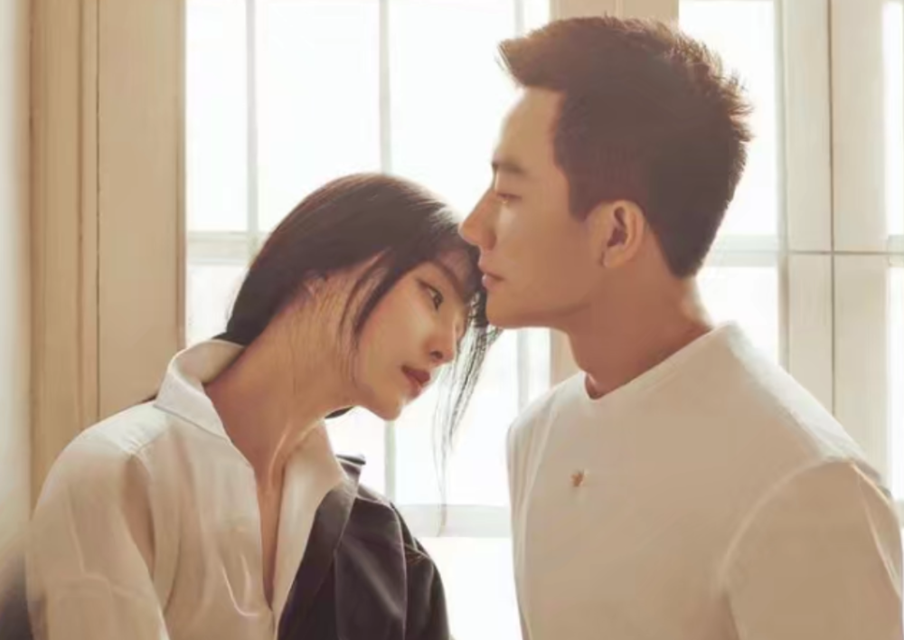 范冰冰|逃税事件两年后，范冰冰正式首次亮相娱乐活动，大红唇超抢镜