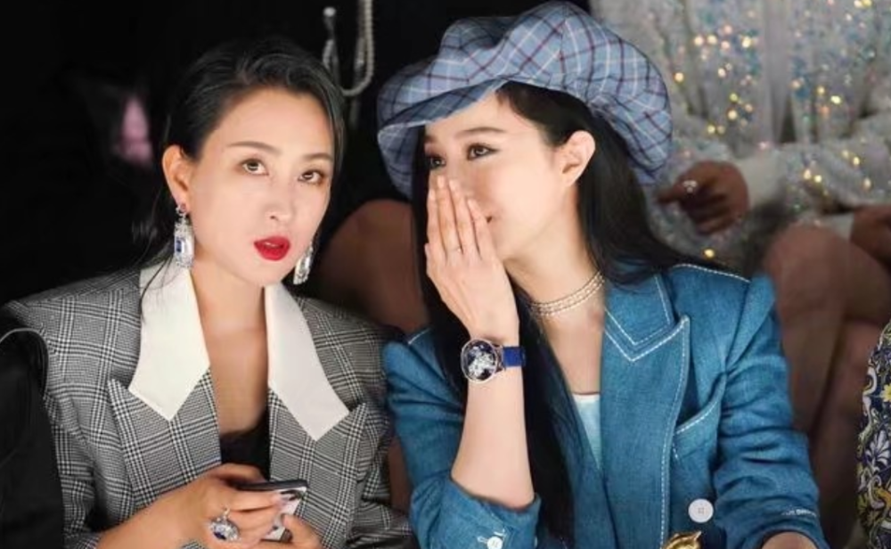 范冰冰|逃税事件两年后，范冰冰正式首次亮相娱乐活动，大红唇超抢镜