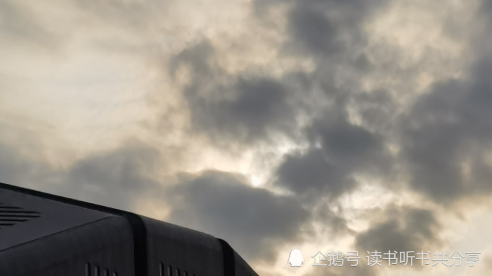 云和|云和楼和谐地结合在一起，不分彼此