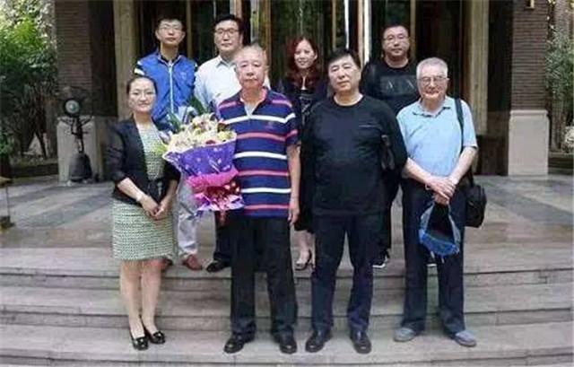 患难与共牟其中的发妻是杜宗莲,二人是从小熟识,婚后,一直过着男主外