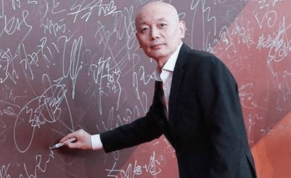 戚薇|有种“偷懒”叫戚薇签名，名字27划签名时只写2划，但大家都认识