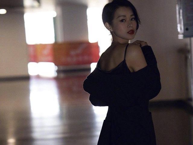 胡杏儿|胡杏儿的漂亮“翻身仗”，从“最丑港姐”到如今凭内地综艺爆红