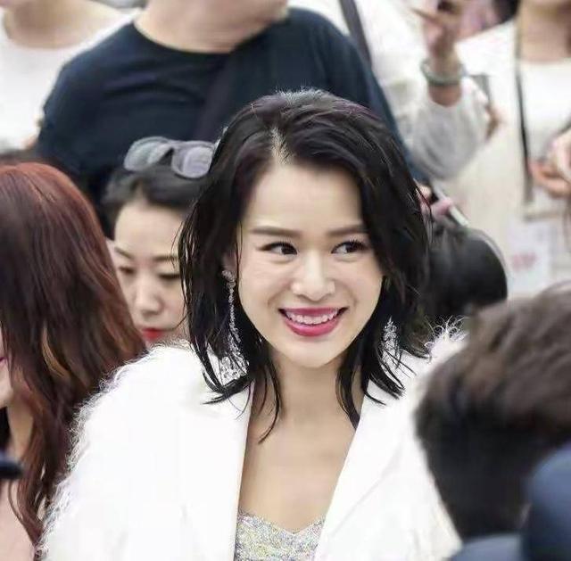 胡杏儿|胡杏儿的漂亮“翻身仗”，从“最丑港姐”到如今凭内地综艺爆红