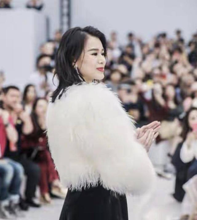 胡杏儿|胡杏儿的漂亮“翻身仗”，从“最丑港姐”到如今凭内地综艺爆红