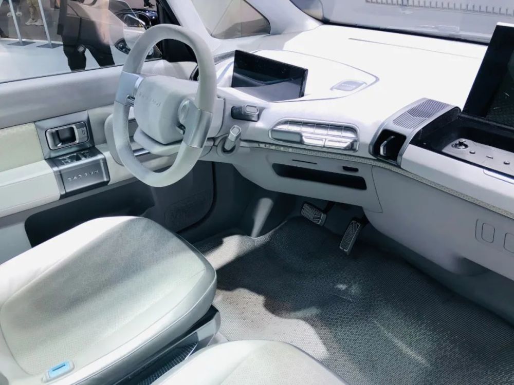 车展|程方圆第八次主持北京车展