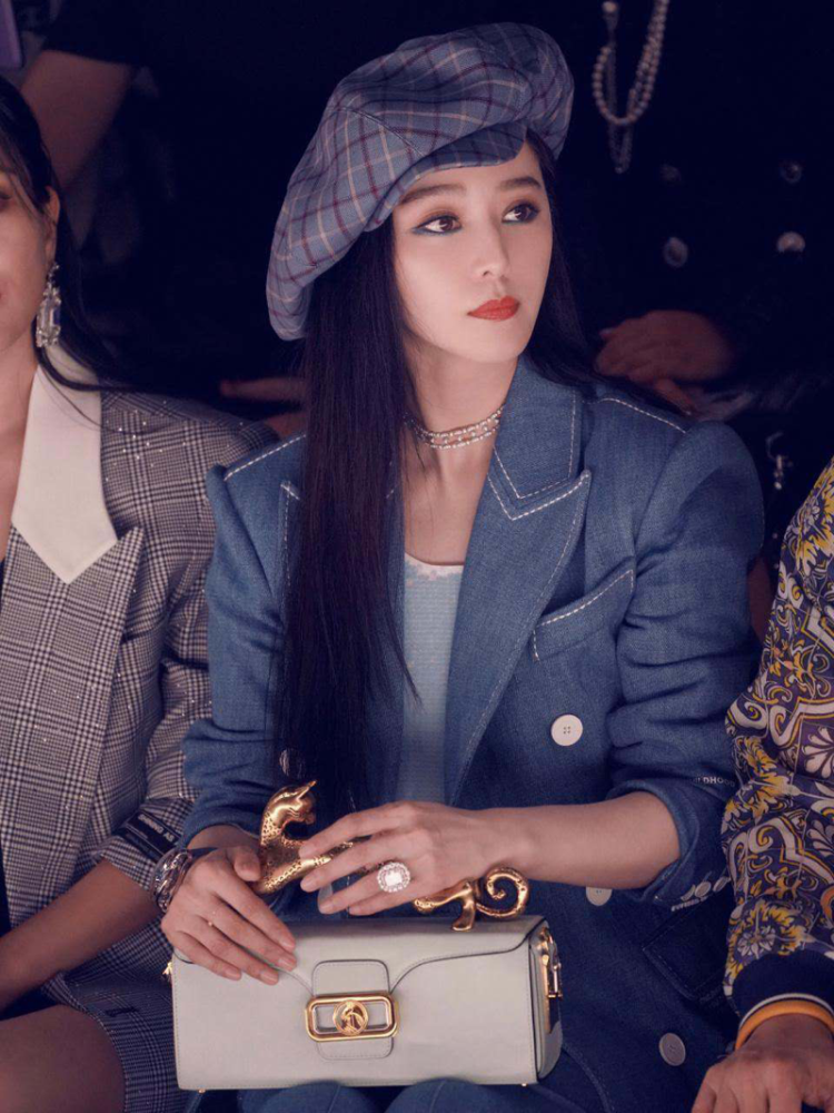 范冰冰|范冰冰抹胸黑裙走红毯，红唇波浪卷造型惊艳，网友：生图好能打