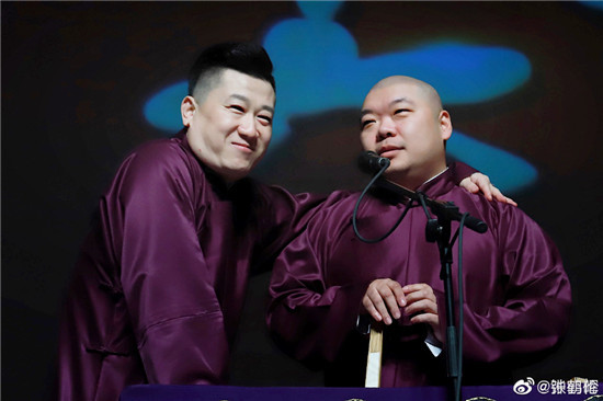 德云社|栾云平晒德云社另类合影，张鹤伦稳居C位，评论区成大型吃瓜现场