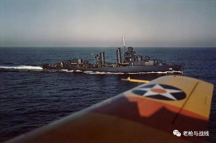 1941年10月,马汉级驱逐舰德雷顿号(dd-366)在美国西海岸航行,照片由一