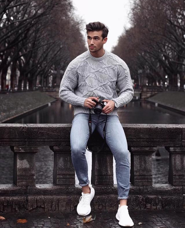 天冷了,毛衣这样搭配牛仔裤,一看就是阳光暖男型