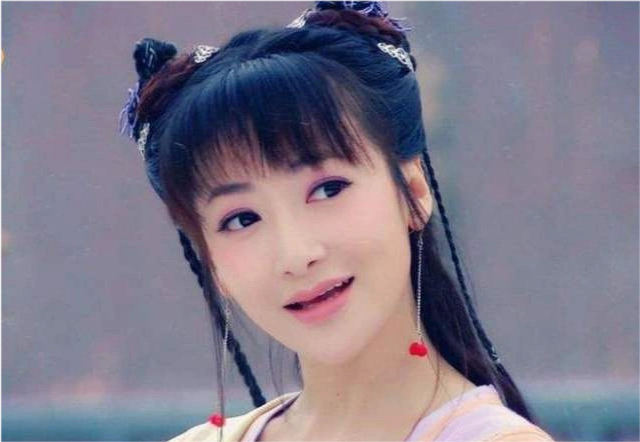 还记得《活佛济公》中的胭脂吗?当她掀起齐刘海那一刻,心脏砰砰跳!