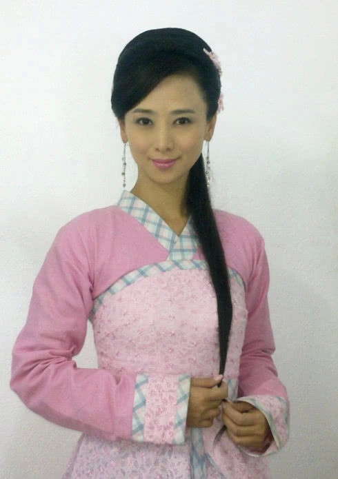 还记得活佛济公中的雪女吗如今51岁逆生长美到心脏砰砰跳