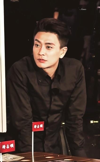 要论痞帅,首屈一指的便是黄宗泽了,简直就是痞帅本人了,太有范