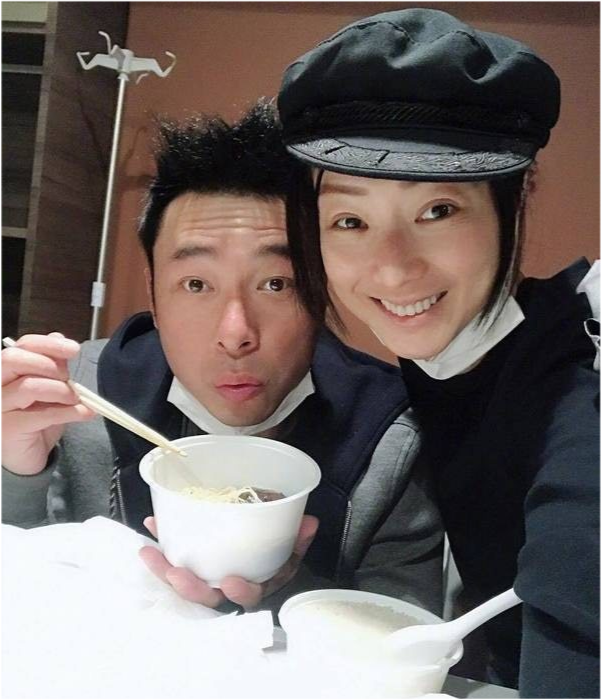 许志安|许志安明年复出，陪郑秀文探望岳父获原谅，复出得到妻子窝心支持