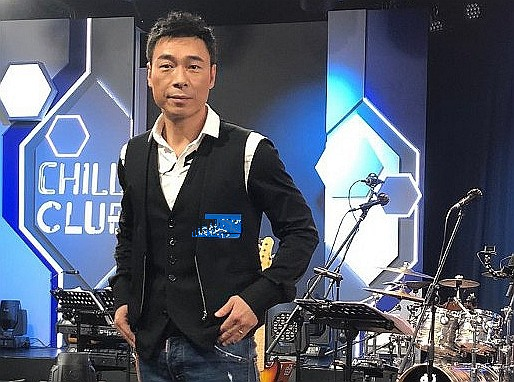 郑秀文|郑秀文许志安经历伤痛后更恩爱，甜蜜挽手逛超市，助男方走出爱犬离世阴霾