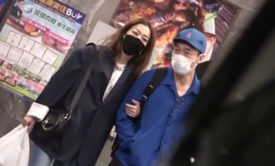 郑秀文|爱犬离世后，郑秀文强颜欢笑开工偷偷抹眼泪，许志安陪伴走出悲痛