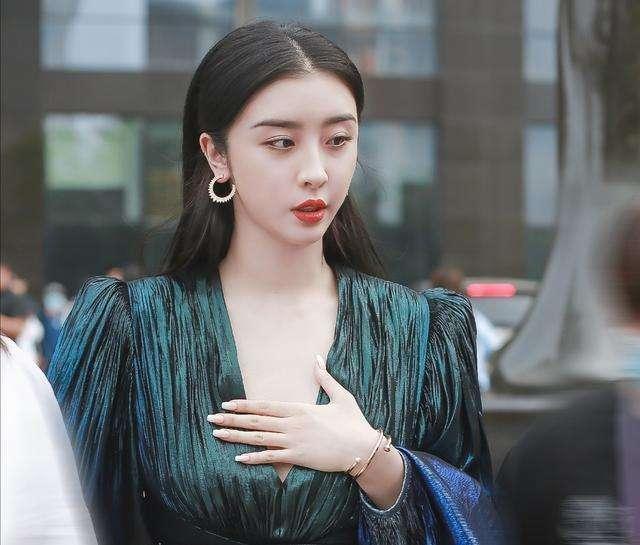 赵小棠|赵小棠又说自己像王祖贤了，可是从身高到颜值，哪点像了？