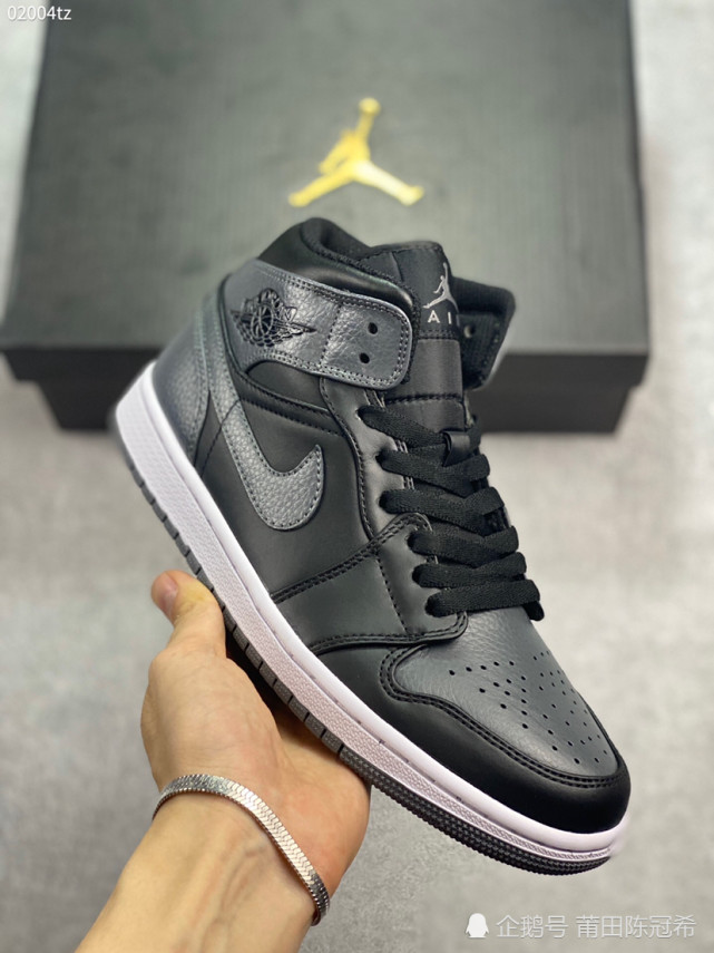 air jordan 1 mid 黑灰配色 百看不厭