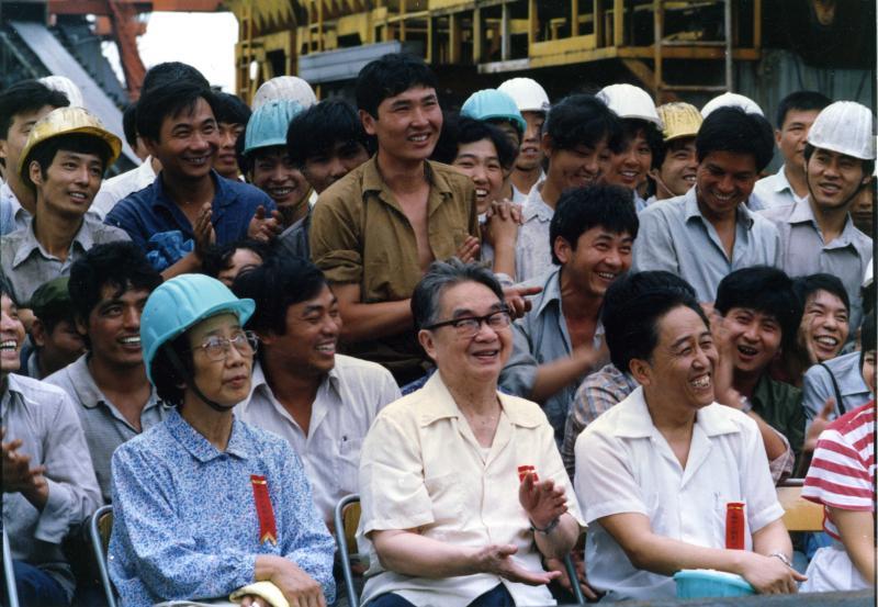 粟原小卷交流1982年,滬劇表演藝術家丁是娥,楊飛飛在松江敬老院慰問