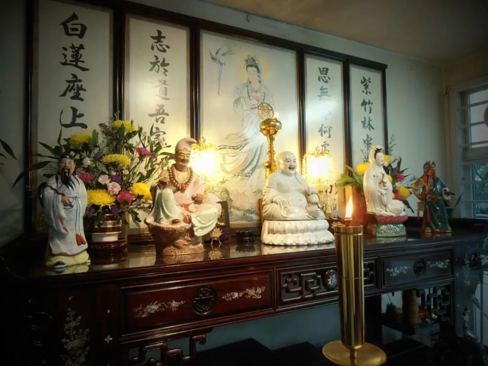 家中供养佛菩萨圣像对家庭有什么利益呢