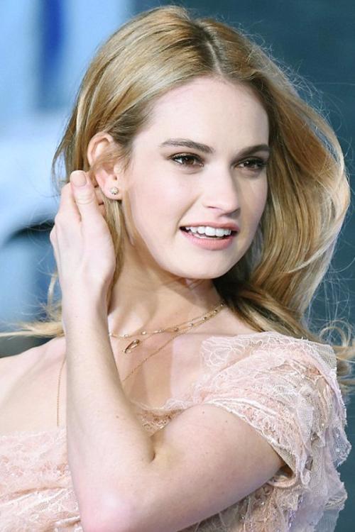 美队被绿绯闻女友被拍到亲吻已婚男星