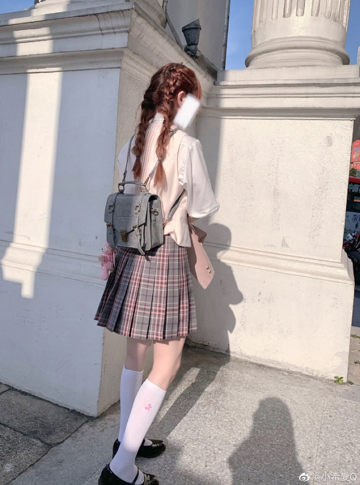 jk制服日常第123期灰粉格裙超话