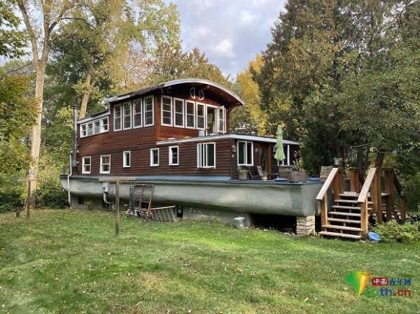 该房屋是由一艘私人船只改造而成