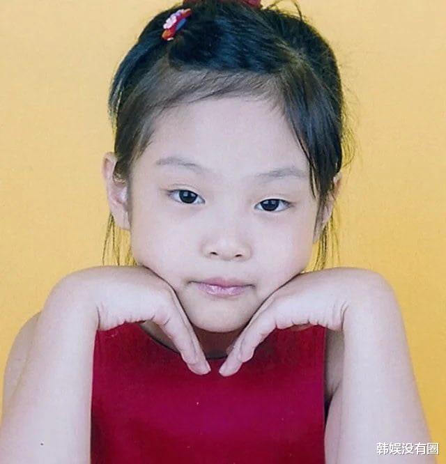 blackpink纪录片公开成员金智妮金智秀童年照成为话题