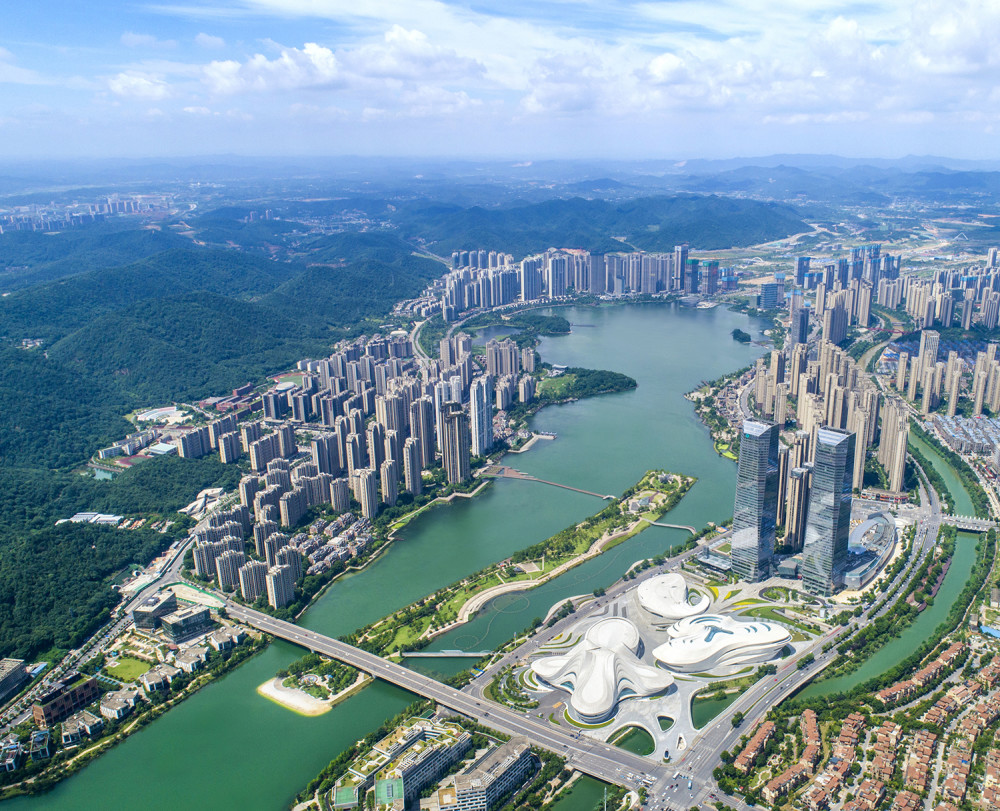 无人机灯光秀点亮金茂梅溪湖,成就城市向上最靓丽风景线_腾讯新闻