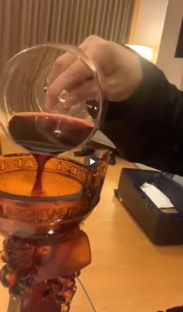 王景春喜用华鼎奖杯喝酒,易烊千玺缺席新人奖,范冰冰正式复出?