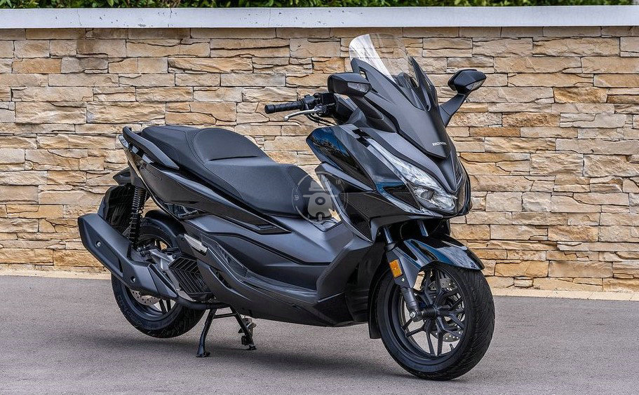 本田forza 125发布新款 牵引力控制 电动风挡 无钥匙启动