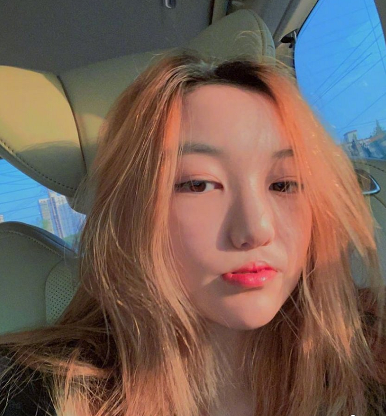 李嫣|有种“不像亲生”叫李嫣，染金发化浓妆，王菲不能教她打扮吗