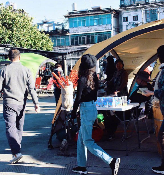 李嫣|有种“不像亲生”叫李嫣，染金发化浓妆，王菲不能教她打扮吗