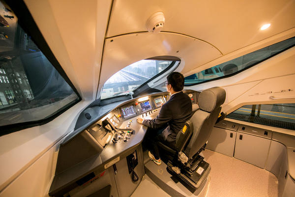 全国唯一河南一高校斥巨资将56米高铁开进学校学生直呼太豪华