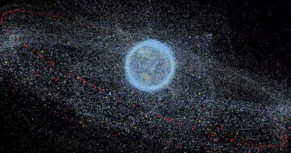 太空|明早8：56，一枚废弃中国火箭可能和卫星相撞，太空碎片或增20％！